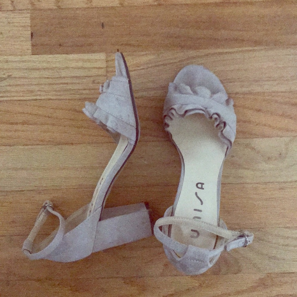 🫐3/$25 SALE - Cream open toe chunky cocktail dress/ bridesmaid heals
